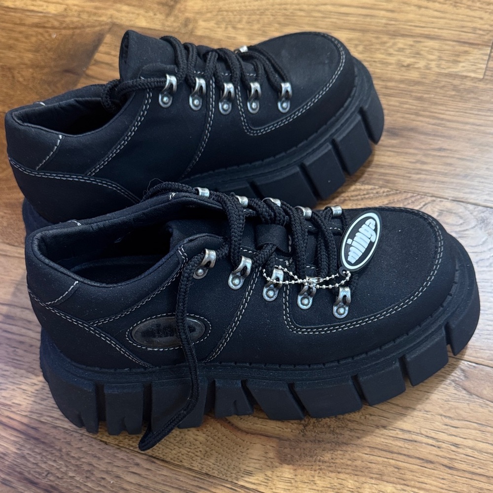 Minga London Black Platform Sneakers